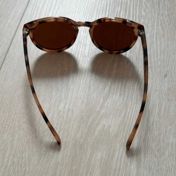 HumpOptics Tortoise Shell Sunglasses - Picture 6 of 8